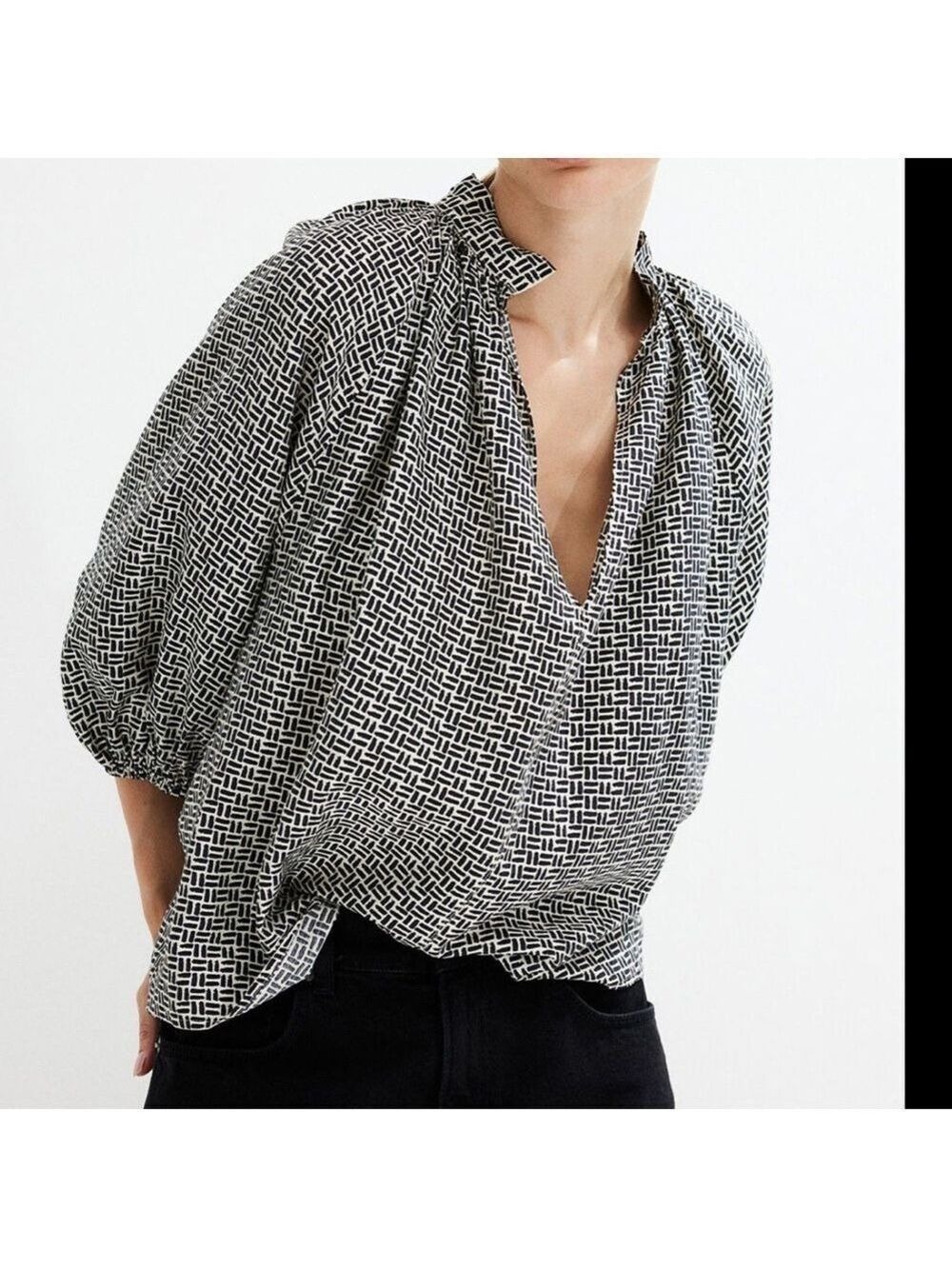 H&M balloon sleeved blouse split v-neck collarless elastic cuff oversized medium